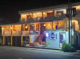 Hummus Hostel & Restaurant, hotel ob plaži v Hikkaduwa