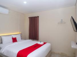 RedDoorz Plus near RS JIH Solo, hotel en Solo