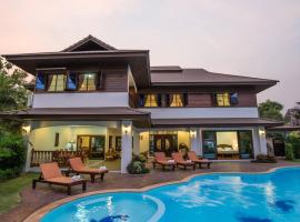 Oriental Thai luxury villa with Private pool, hótel með sundlaugar í Chiang Mai