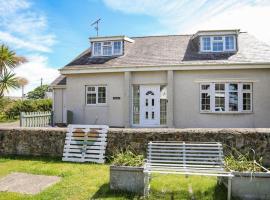 Homely 4-Bed House close to stunning beach, holiday home in Pwllheli