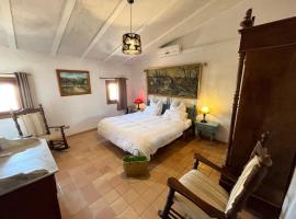 Stadthaus mitten im Künstlerviertel von Artá mit zwei Wohnungen, hotel in Artá