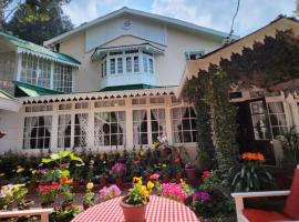 Ivanhoe Hotel (A Heritage Property): Darjeeling şehrinde bir otel