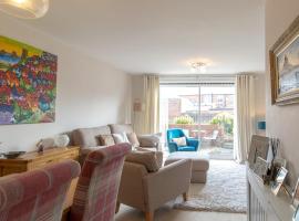 Pass the Keys Cosy Seaside Home with Free Parking, hotel di North Shields