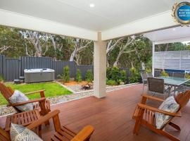 Havenwood - Pet Friendly - Spa & Community Pool，卡拉拉海滩的附設泳池的飯店