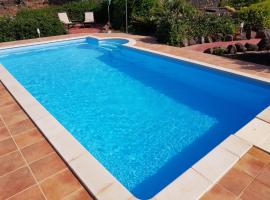 Bermeja - Apartamento rural con piscina, location de vacances à Las Breñas