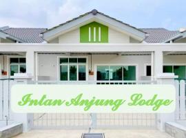 Homestay Intan Anjung Lodge, готель у місті Малаці