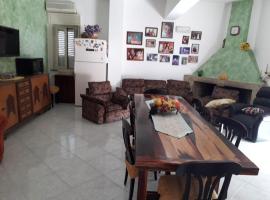 new mansarda panoramica, ξενοδοχείο σε Barcellona-Pozzo di Gotto