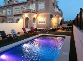 adosado con piscina a 10 minutos de Alicante