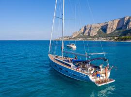 HYDRA boat and breakfast, hotel in Palermo