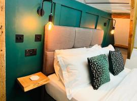 THE APPLE LOFT - Rustic luxury one bed cottage โรงแรมในStrete
