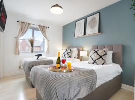 Grange House with Free Parking, Garden, Superfast Wifi and Smart TVs with Netflix by Yoko Property, casa a Northampton