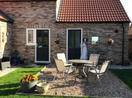 HomeForYou - Holiday Home in the Wolds, hotel with parking in Spilsby