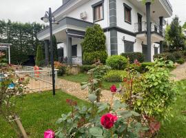 Village OTANTİK PARK vip, готель у місті Bostancı