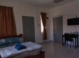 ROOM STAy TOK WAN 2, hotel in Kampung Kuala Besut