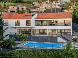 Ample villa with pool and gorgeous ocean view