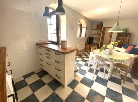 Casuca El Trisquel - 18002, Hotel in Bareyo