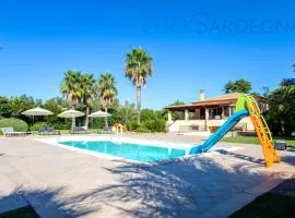 Villa Paradiso with swimming pool large garden and tennis court