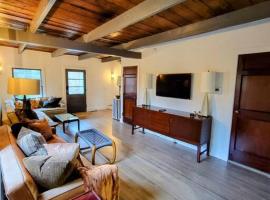 Charming village house, hotel v destinaci Sag Harbor