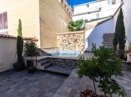 Apartamentos Turísticos DE LA BERNARDA: Cáceres'te bir otel