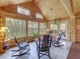 Lavish Tustin Cabin on 7 Acres with Fire Pit and Porch，Tustin的Villa