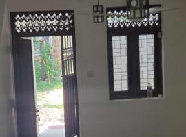 Mount lavinia home, cottage in Watumulla