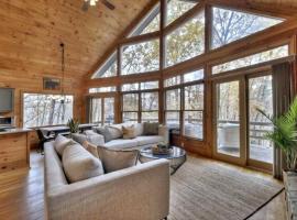 Beautiful Renovated Cabin in Blue Ridge Mountains, villa em Mineral Bluff