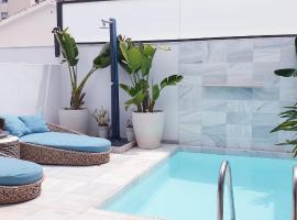 Apartamento MarySol B con Terraza y Piscina privada, villa a Benalmádena