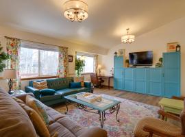 8 Mi to Copper Mtn Dtwn Frisco Retreat with Deck!, hotel a Frisco