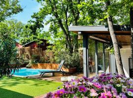 Pine-Wood Resort, hotel di Balatonalmadi