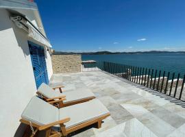 BEACHFRONT VILLA Murter, hotel a Murter