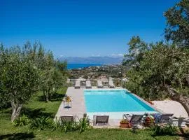 Villa Maria con piscina e vista mare