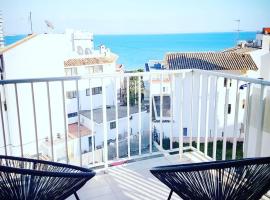 lovely loft with sea view, hotelli Palmanovassa