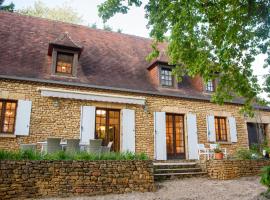 Villa met zwembad Dordogne, loma-asunto kohteessa Limeuil