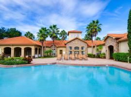 Florida Vacation Condo - No Resort Fees, hotelli Kissimmeessä lähellä maamerkkiä ChampionsGate Golf Club