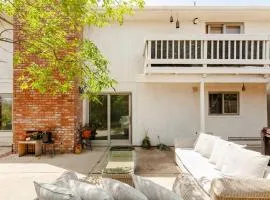 Malibu Ocean Villa with King Bed, Hot Tub, Beach, BBQ
