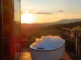 Tiny House Paraiso Minicasas Com Hidromassagem、ポウゾ・アレグレのタイニーハウス