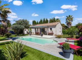 Nice holiday home in Provence-Alpes-Côte d'Azur with pool, vacation rental in Gonfaron