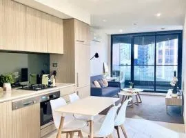 Stunning 2-Bed Apartment with Panoramic CBD Views