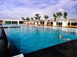 Blue Sky Apartment at Sutera Avenue 5-6 PAX