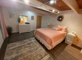 Spacious lower level living all for you!, cheap hotel in Corvallis