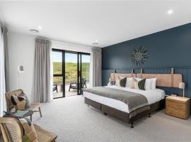 Te Karaka Lodge, farm stay in Port Waikato