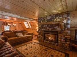 Roger Dodger by KABINO Hot Tub 2 Cabins Big Driveway FirePit WiFi Grill Summer 11 Winter 6 People Max, hotel in Island Park