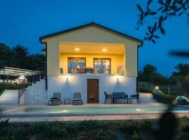 Villa Tai, enjoy the green oasis with 2BR ,WIFI, pool, AC