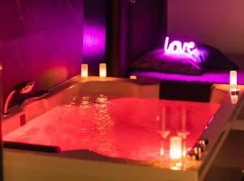 * Spa & Détente # Suite Privée # Tours # Netflix *