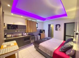Hostal 170 Room 14 Service Appartement, aparthotel v destinaci Le Tampon