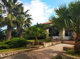 Naturstein-Mediterranhaus mit Gartenblick, self-catering accommodation in Flogita