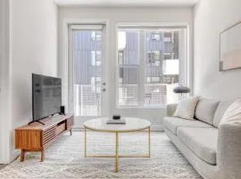 Melrose 2BR w Gym Pool nr Walk of Fame LAX-723