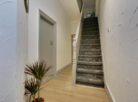 Home from Home 4-Bed Townhouse - Ideal for Families, Groups & Contractors, Free Parking, Pet Friendly, Netflix, hotel s parkováním v destinaci Walkly