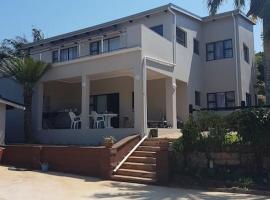4 Bedroom house with lovely sea views., hotel in Ballito