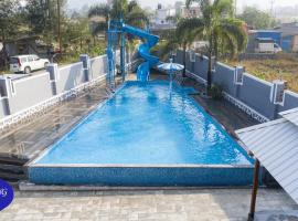 Royal Retreat - 7BHK Luxury Villa with Turf, pet-friendly hotel in Lonavala